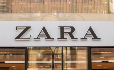 COLOGNE, GERMANY OCTOBER, 2017: Zara logo on a store. Zara is a Spanish clothing and accessories retailer based in Arteixo, Galicia, and founded in 1975 by Amancio Ortega and Rosalia Mera.  : Stock Photo or Stock Video Download rcfotostock photos, images and assets rcfotostock | RC-Photo-Stock.: