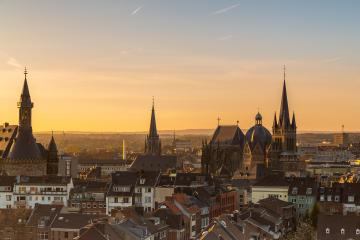 Der Aachener Dom Kirche und Weltkulturerbe zum Sonnenaufgang : Stock Photo or Stock Video Download rcfotostock photos, images and assets rcfotostock | RC Photo Stock.: