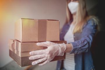 Dispatch postman bring parcels and post in covid 19 quarantine to the front home door with a face mask ffp 2 and protection gloves : Stock Photo or Stock Video Download rcfotostock photos, images and assets rcfotostock | RC Photo Stock.: