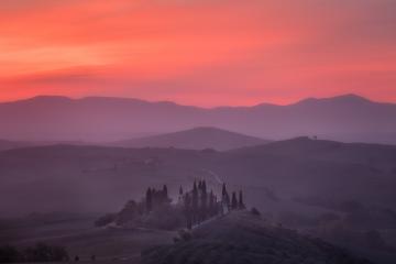Sonnenaufgang in der Toskana; Podere Belvedere; San Quirico d'Orcia; Italien : Stock Photo or Stock Video Download rcfotostock photos, images and assets rcfotostock | RC Photo Stock.: