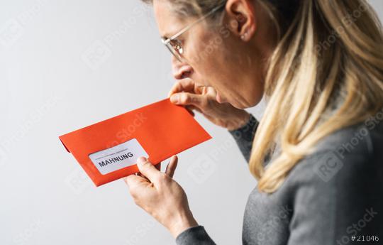 Frau hat Mahnung erhalten und ist schockiert  : Stock Photo or Stock Video Download rcfotostock photos, images and assets rcfotostock | RC Photo Stock.: