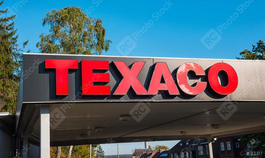 HEERLEN, NETHERLANDS OCTOBER, 2017: Texaco logo on a sign outside a petrol station. Texaco is associated with the Havoline brand of motor oil and began as the Texas Fuel Company in the year 1901.  : Stock Photo or Stock Video Download rcfotostock photos, images and assets rcfotostock | RC Photo Stock.: