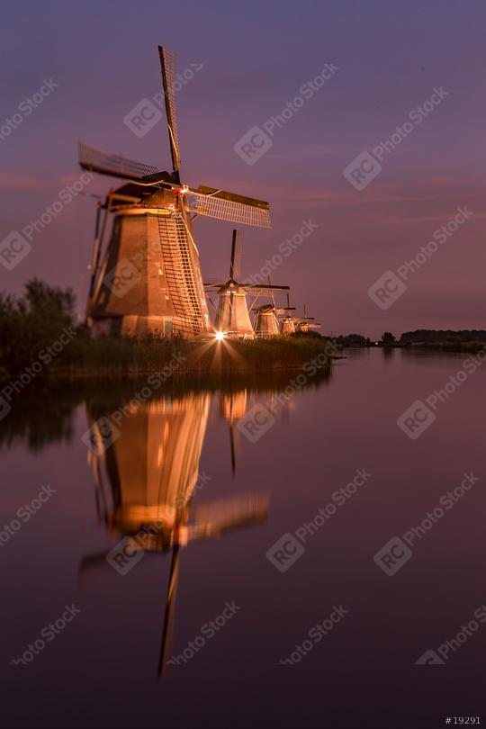 Windmühle beleuchtet, Kinderdijk, Niederlande, Spiegelung  : Stock Photo or Stock Video Download rcfotostock photos, images and assets rcfotostock | RC Photo Stock.: